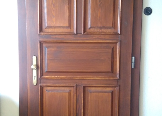 Výroba vchodových dřevěných dveří