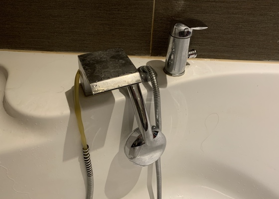 Výměna sprchové hadice u vany - stav před realizací