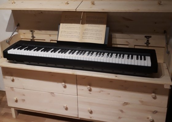 Výroba komody s prostorem pro klavír a zábrany na postel