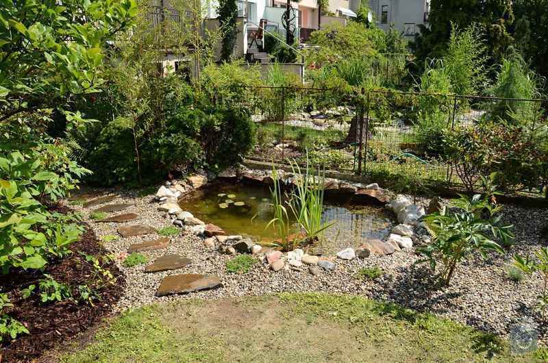 Revitalizace jezírka, skalky a záhonů v horní části zahrady: jezirko_po_revitalizaci_2