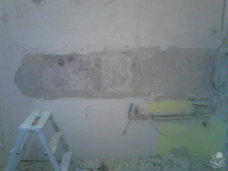 Rekonstrukce panelového bytu: vybourane_obklady_v_kuchyni