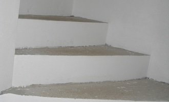 Obložení schodiště dlažbou - stav před realizací