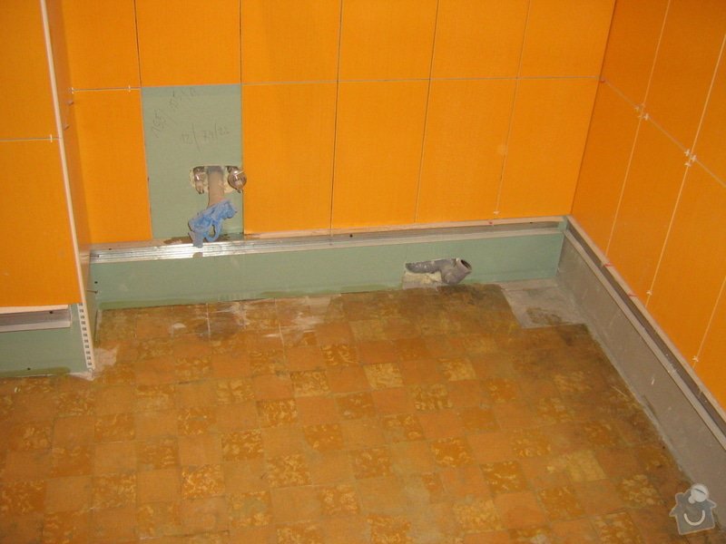 Rekonstrukce koupelny: stara_podlaha