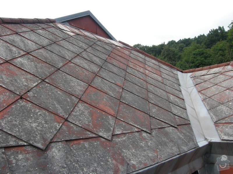 Oprava střechy.Výměnu eternitové krytiny za plastové šablony nebo plech.Opravy krovu a bedění: P8240045
