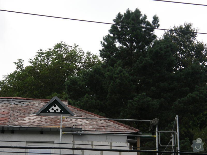 Oprava střechy.Výměnu eternitové krytiny za plastové šablony nebo plech.Opravy krovu a bedění: P8240048