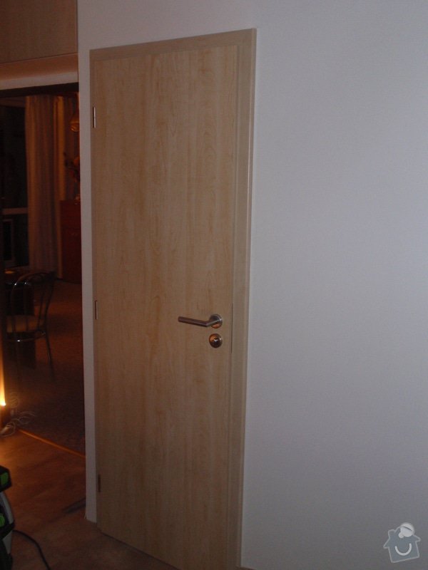 Sádrokartonová příčka a strop + vestavěné skříně a dveře do pouzdra: P1010077
