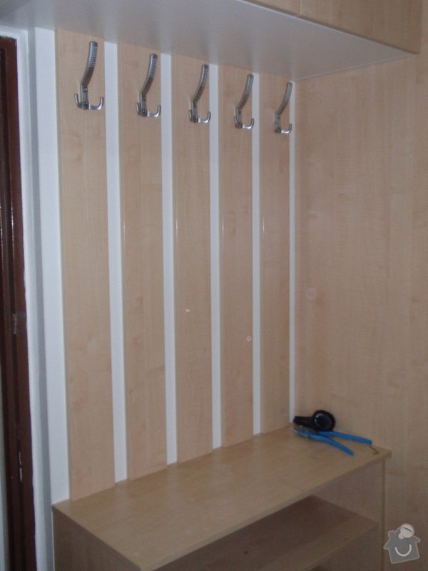 Sádrokartonová příčka a strop + vestavěné skříně a dveře do pouzdra: P1010085