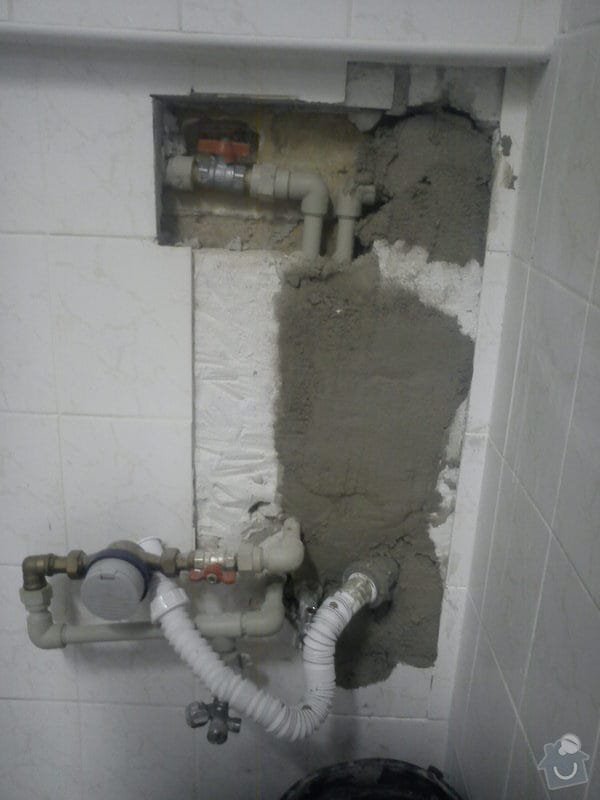 Opravy v koupelně po instalatéřích: 11