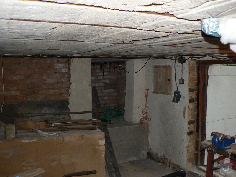 Stavební práce - bourací práce a vyzdění stěny ze ztraceného bednění: P1110392