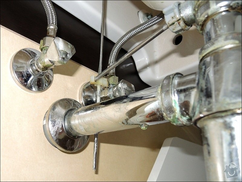 Oprava kapajícího sifonu: koupelna3