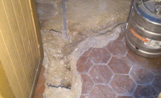 Rekonstrukce záchod,,opravy podlah