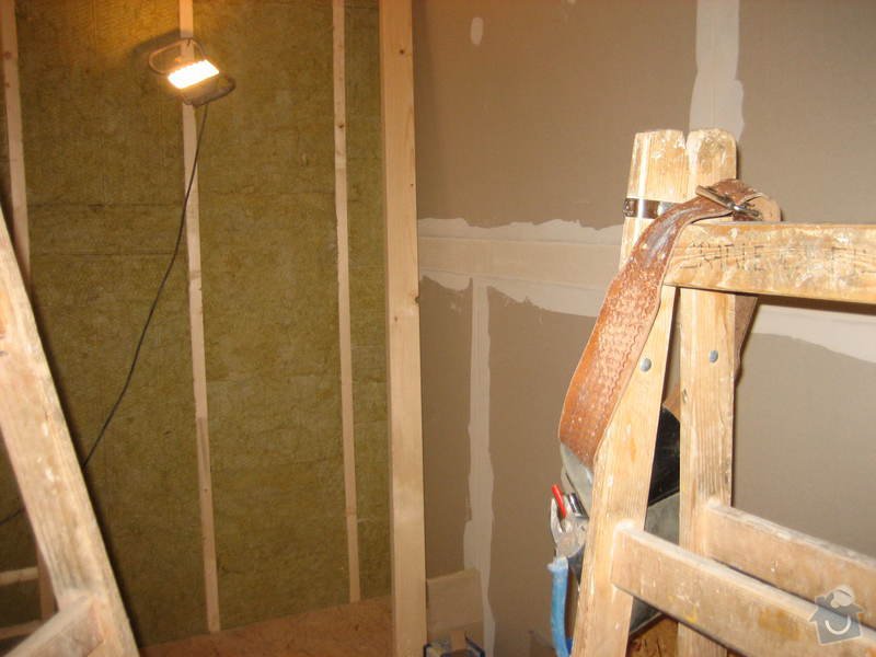 Vybudování konstrukce místnosti ze dřevěných trámů, (akustické příčky), akustická podlaha, sádrokarton.: IMG_0185