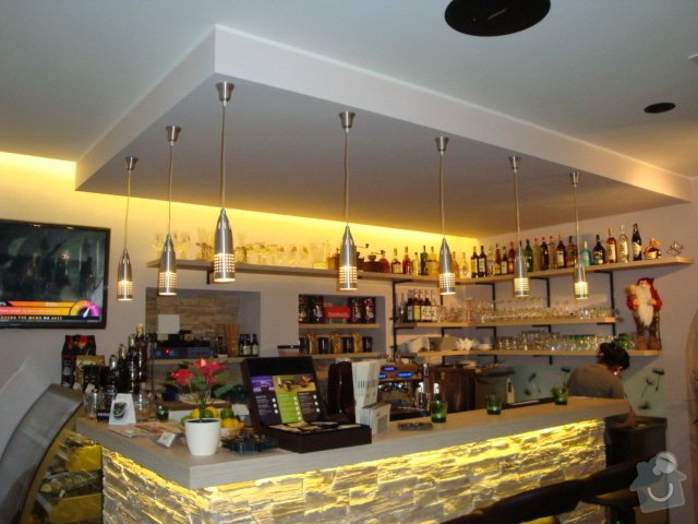Podhledy,předstěny na baru Cafe Brussel: DSC04454