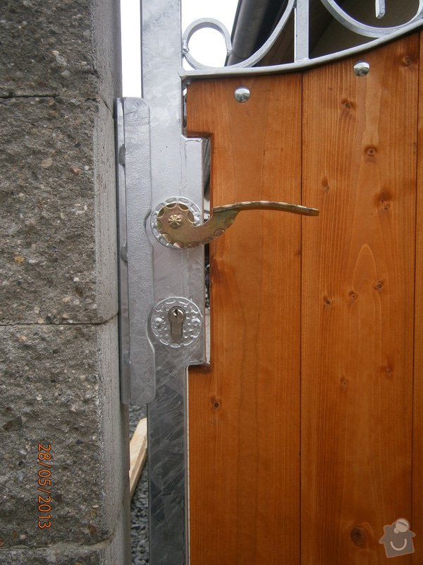 Dvoukřídlá brána a branka: P5281359