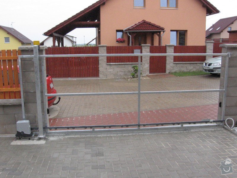 Pojezdová brána a branka.: IMG_3158