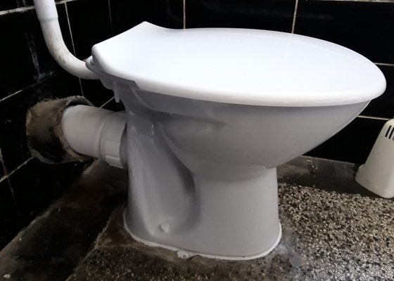 Výměna wc mísy + drobné instalatérské práce ve starém RD