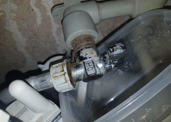 Oprava kapajícího ventilu - přívod k pračce