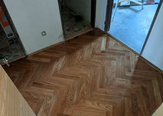 Renovaci parket - dokladka a brouseni.