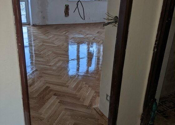 Renovaci parket - dokladka a brouseni.