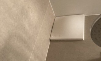 Elektroopravy v bytě - ventilátor v koupelně, podlahové topení, pohybová čidla světel - stav před realizací