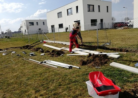 Úprava zahrady, základy pro pergolu, nova dlažba na terase, drenáž trativod