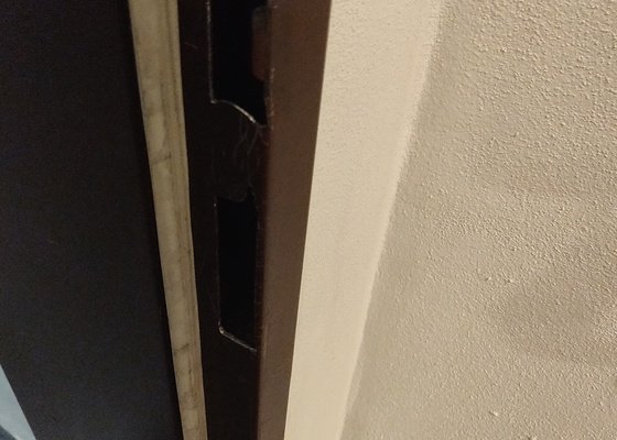 Vyladění (oprava) zavírání vstupních dveří po nalepení těsnění