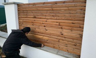 Montáž dřevěných plotových dílců