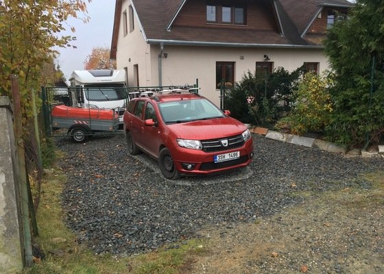 Zámková dlažba parkoviště + zastřešení na auto