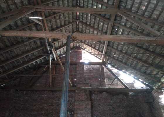 Demolice střechy stodoly - stav před realizací