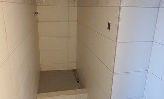 Instalatérské práce v rekonstruované koupelně - stav před realizací