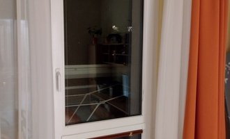 Seřízení plastových oken a balkonových dveří, příp. i vnitřních dveří v bytě - stav před realizací