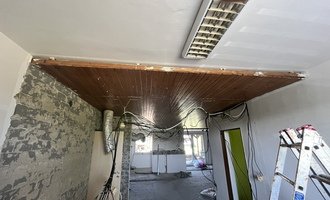 Snížení stropu sádrokartonem - stav před realizací