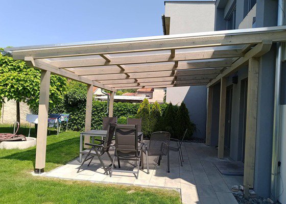 Pergola a zahradní domek