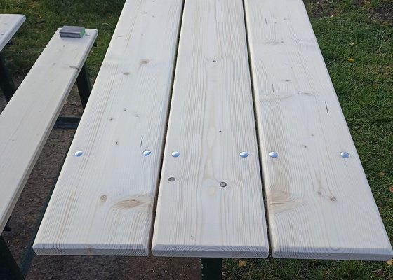 Kompletace laviček a stolu
