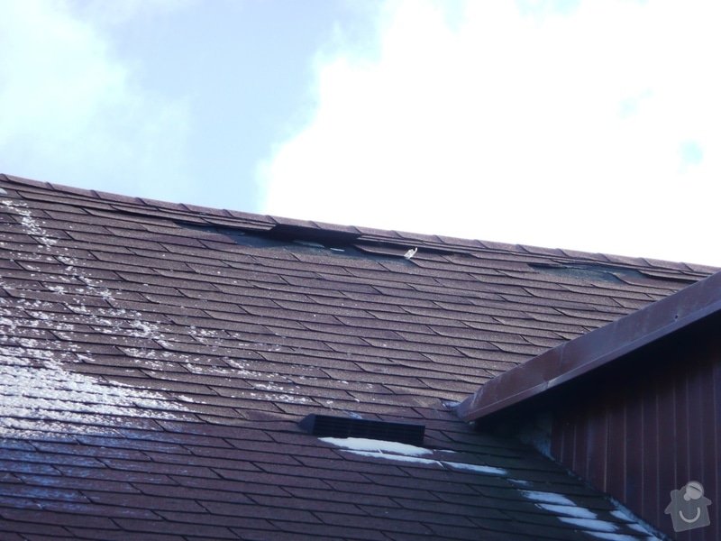 Položení bonského šindele na vichřicí poškozenou střechu: P1130322_kopie