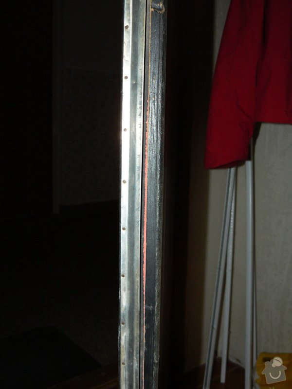 Utěsnění vchodových dveří (standardní panelákové): P1010391