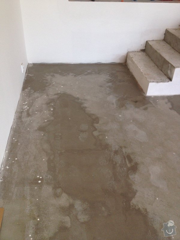 Broušení betonu, vyrovnání podlah samonivelační stěrkou, položení vinylové plovoucí podlahy: IMG_0671