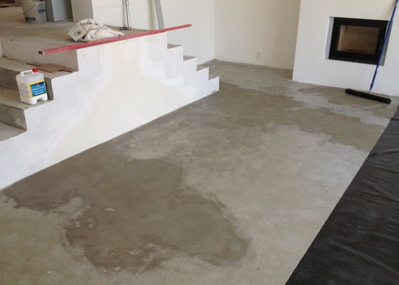 Broušení betonu, vyrovnání podlah samonivelační stěrkou, položení vinylové plovoucí podlahy