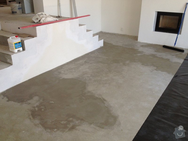 Broušení betonu, vyrovnání podlah samonivelační stěrkou, položení vinylové plovoucí podlahy: IMG_0672