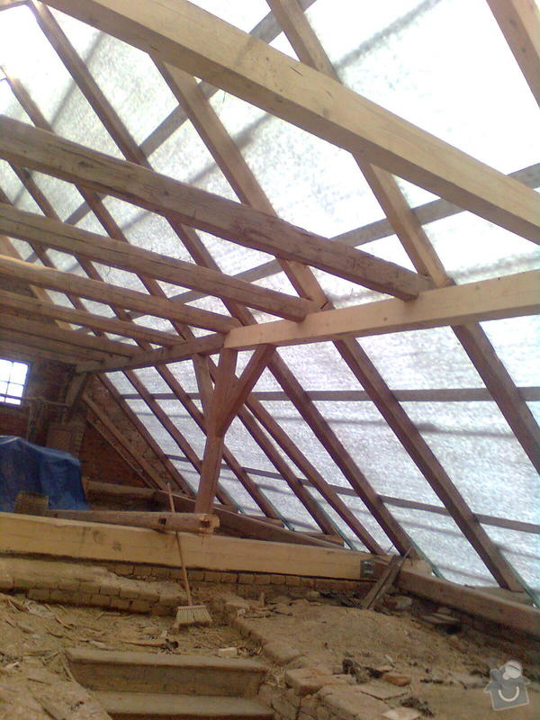 Rekonstrukce střechy - vazby, stavba komínů: Obraz0546
