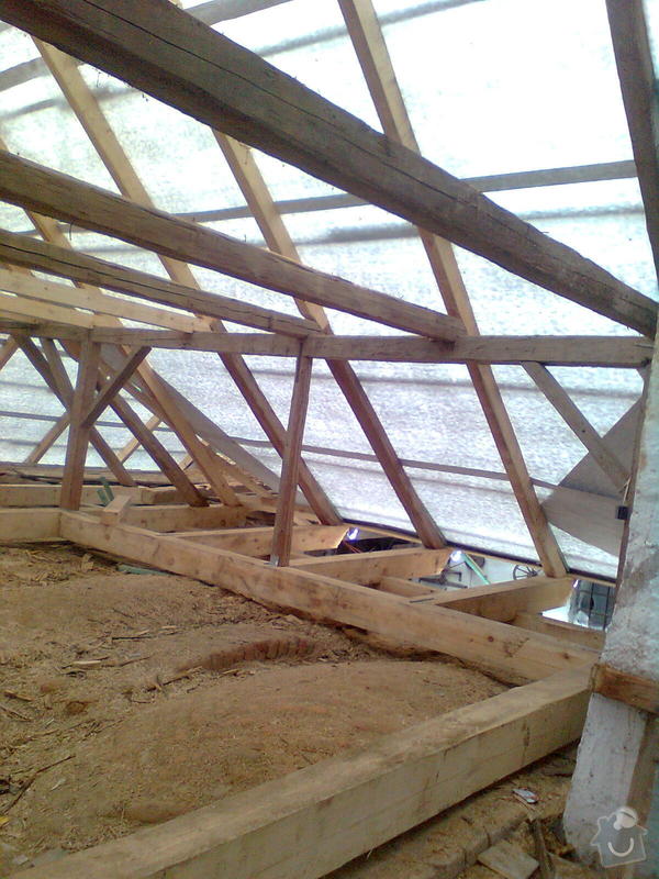 Rekonstrukce střechy - vazby, stavba komínů: Obraz0551