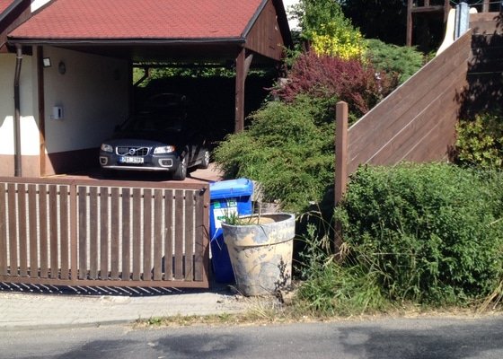 Otočná branka na popelnici - stav před realizací