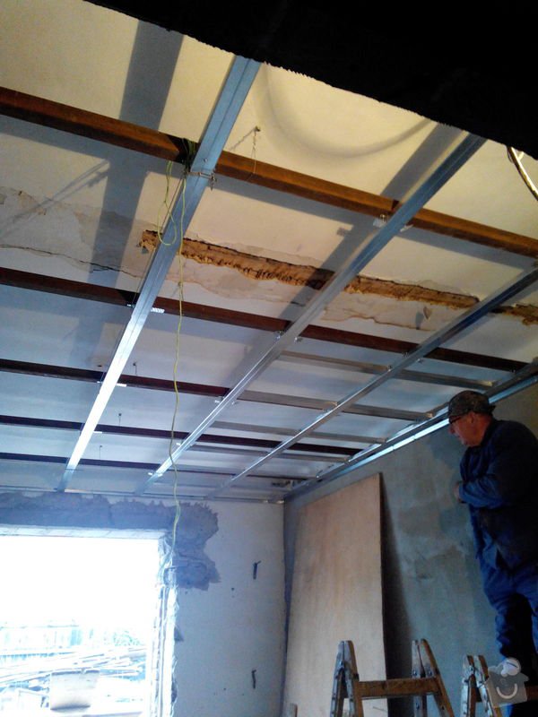 Snížení stropu - sádrokarton (4 pokoje a velká chodba - cca 100m2): nosniky-sadros