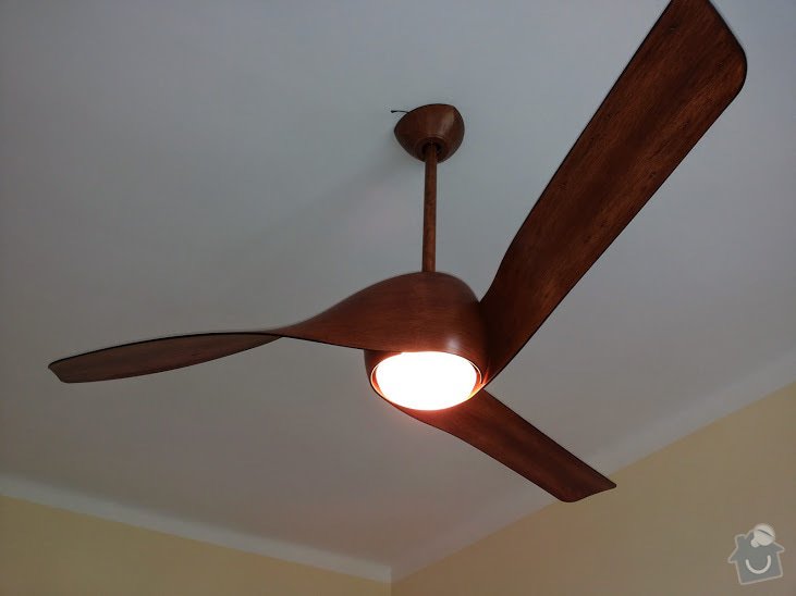 Instalace stropního ventilátoru, včetně zapojení transformátoru a svěšení původního stropního osvětlení: 20140726_130301