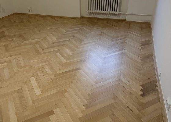 Renovace parketové podlahy 4,5 x 6 m