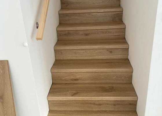 Položení plovoucí podlahy na schody + lišty