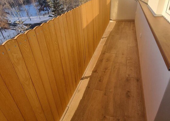 Dřevěný plot na balkón (zakrytí aktuální kovové kontrukce)