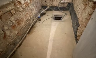 Vyrovnání betonové podlahy - stav před realizací