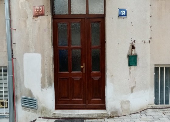 Nové dřevěné domovní dveře