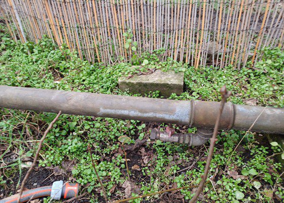 Úprava venkovního vodovodu na zahradě - posun či otočení ventilu - stav před realizací